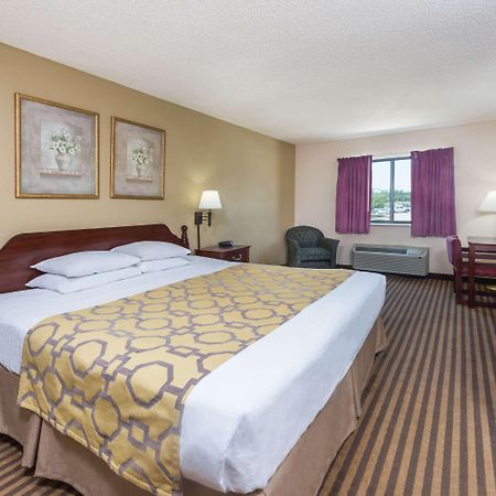 Baymont By Wyndham Metropolis Hotel Luaran gambar