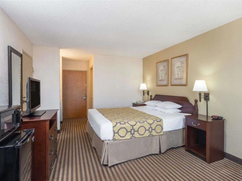 Baymont By Wyndham Metropolis Hotel Luaran gambar