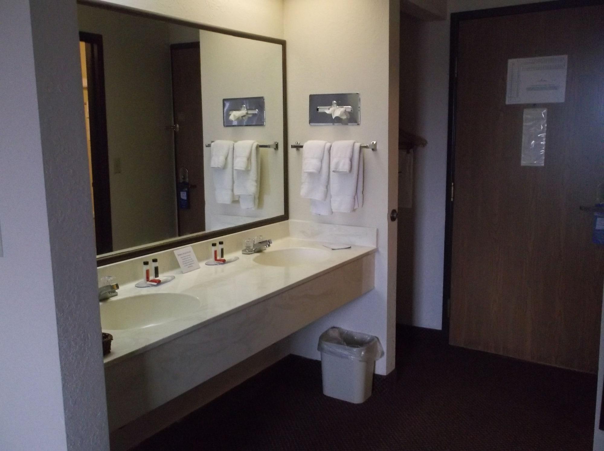 Baymont By Wyndham Metropolis Hotel Luaran gambar