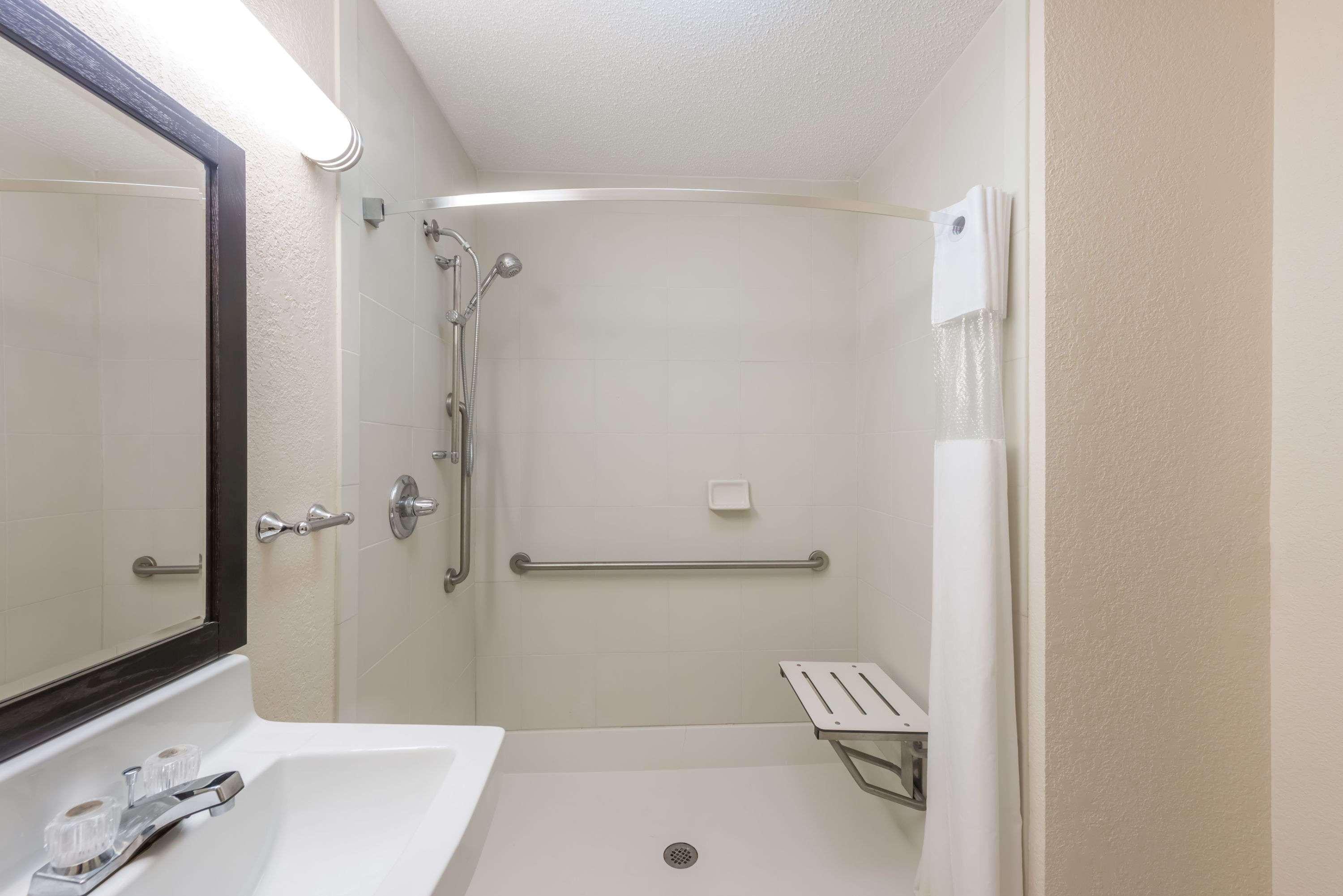 Baymont By Wyndham Metropolis Hotel Luaran gambar
