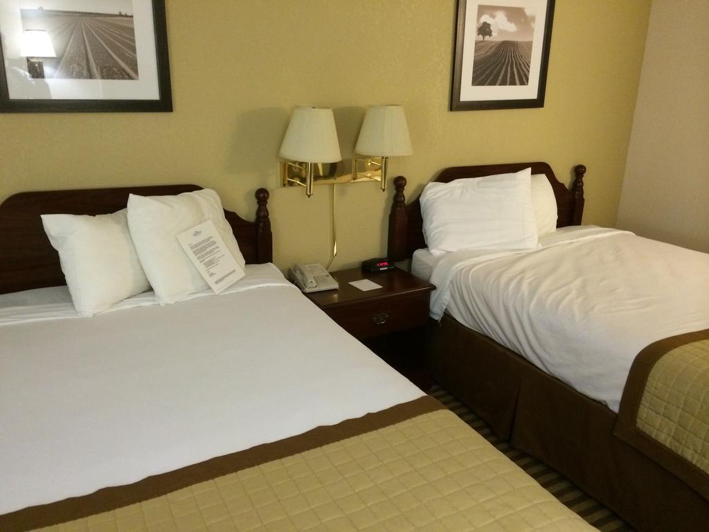 Baymont By Wyndham Metropolis Hotel Luaran gambar